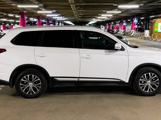 2016 Mitsubishi Outlander III Рестайлинг 2, белый, 1650000 рублей, вид 4