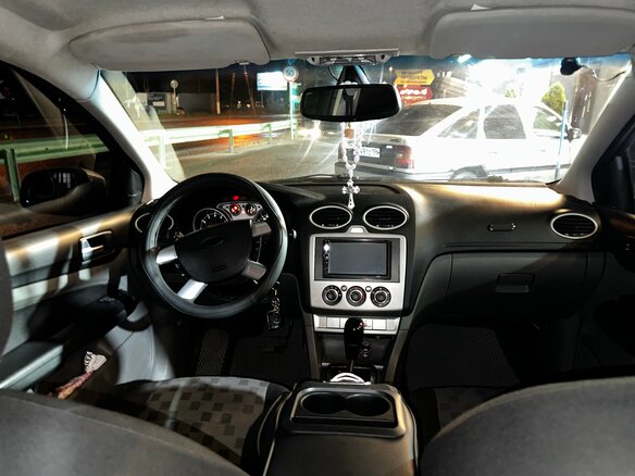 2008 Ford Focus II Рестайлинг, белый - вид 5