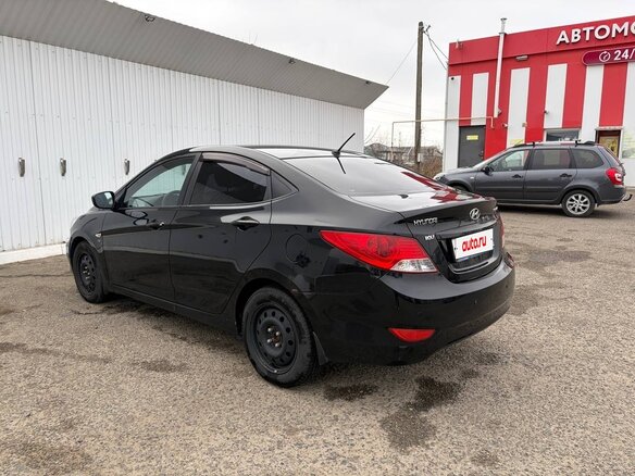 2013 Hyundai Solaris I, чёрный, 750000 рублей - вид 3