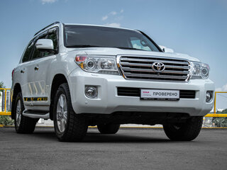 2015 Toyota Land Cruiser 200 Series Рестайлинг 1, белый, 3949000 рублей, вид 3