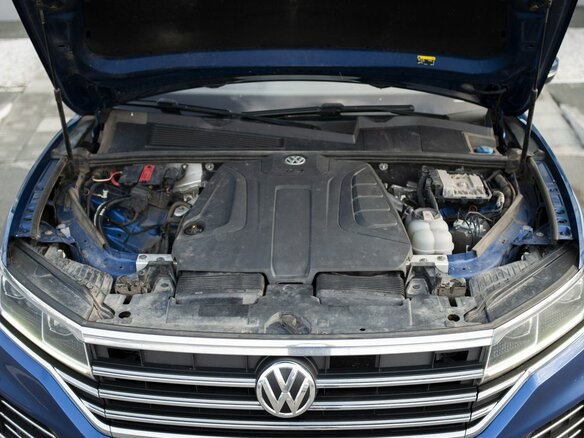 2019 Volkswagen Touareg III, синий, 3380000 рублей - вид 18