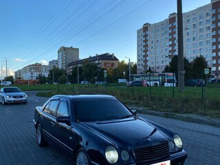 1996 Mercedes-Benz E-Класс 290 II (W210, S210), синий, 260000 рублей, вид 1