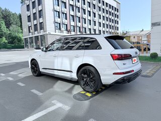 2020 Audi Q7 45 TDI II (4M) Рестайлинг, белый, 7000000 рублей, вид 4