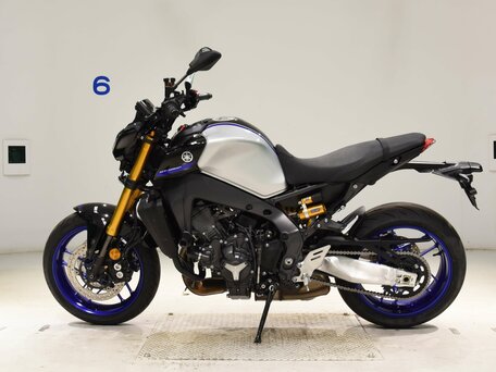 2022 Yamaha MT-09 (FZ-09), серебристый, 1175000 рублей, вид 2
