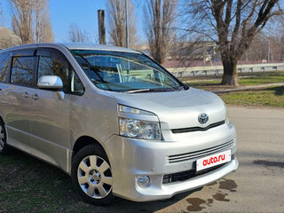2008 Toyota Voxy II (R70), серебристый, 1180000 рублей, вид 2