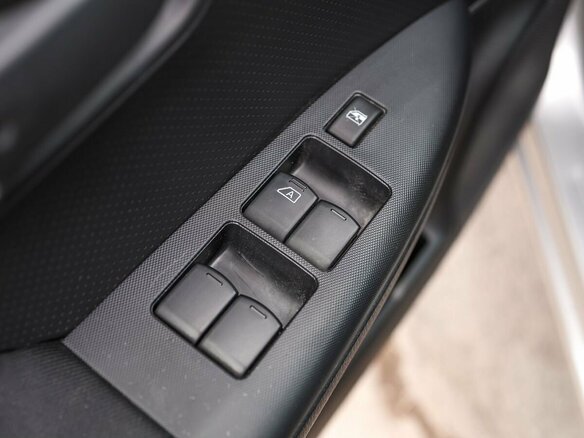 2011 Nissan Note I Рестайлинг, серебристый, 799000 рублей - вид 13