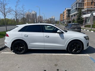 2019 Audi Q8 55 TFSI I (4M), белый, 6500000 рублей, вид 4