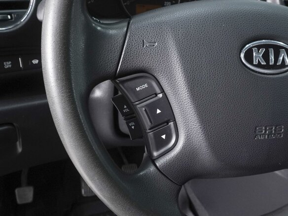 2011 Kia Carens II (UN), серебристый, 850000 рублей - вид 11