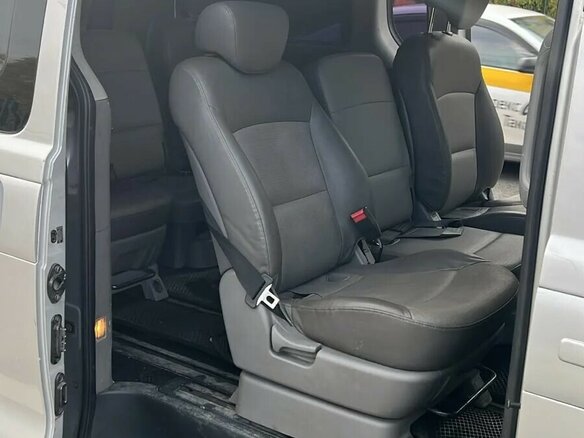2010 Hyundai Grand Starex, серый, 1510000 рублей - вид 5