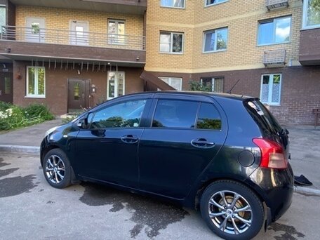 2005 Toyota Vitz II (XP90), чёрный, 549000 рублей, вид 3
