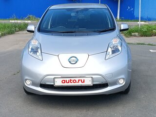 2013 Nissan Leaf I (ZE0/AZE0), серебристый, 800000 рублей, вид 1