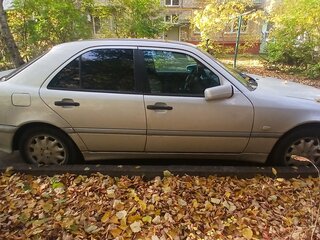 1998 Mercedes-Benz C-Класс 180 I (W202) Рестайлинг, серебристый, 350000 рублей, вид 2