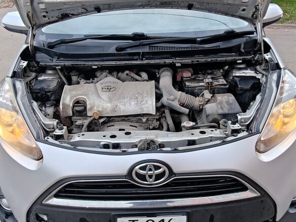 2017 Toyota Sienta II, серый, 1130000 рублей - вид 2