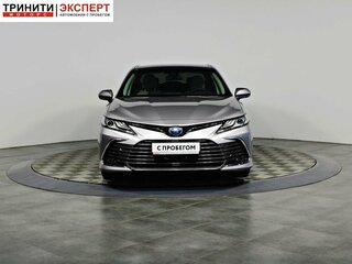 2021 Toyota Camry VIII (XV70) Рестайлинг, серебристый, 3497000 рублей, вид 2