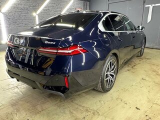 2024 BMW 5 серии 523d VIII (G60/G61/G68), синий, 7700000 рублей, вид 5