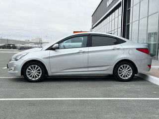 2014 Hyundai Solaris I Рестайлинг, серебристый, 900000 рублей, вид 5