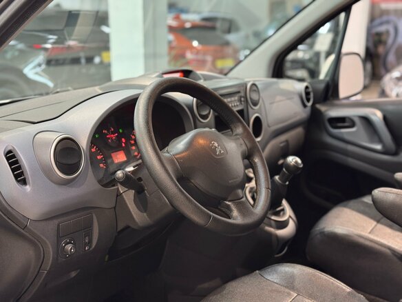 2013 Peugeot Partner II Рестайлинг, серебристый, 795000 рублей - вид 10