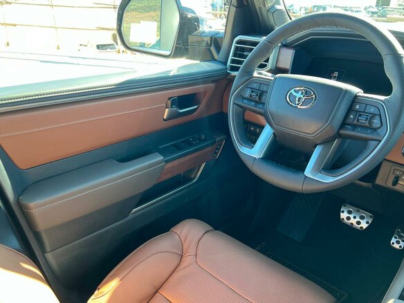 2026 Toyota Tundra CrewMax III, серый - вид 13
