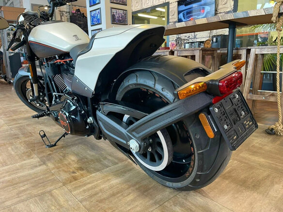 2018 Harley-Davidson FXDR 114, белый, 2300000 рублей - вид 1