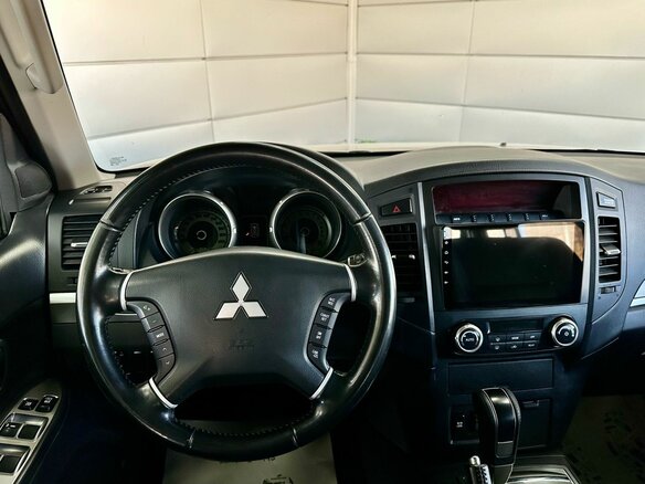 2010 Mitsubishi Pajero IV, коричневый, 1879000 рублей - вид 15
