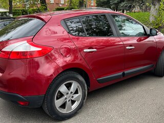 2011 Renault Megane III, красный, 650000 рублей, вид 5