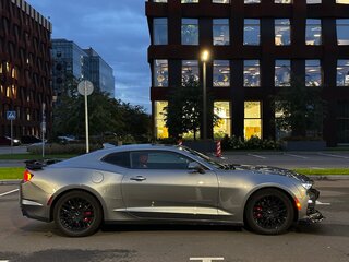 2018 Chevrolet Camaro VI Рестайлинг, серый, 3190000 рублей, вид 4