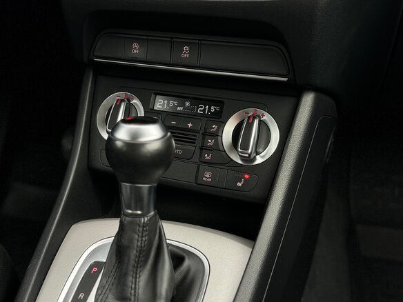 2014 Audi Q3 I (8U), чёрный - вид 23