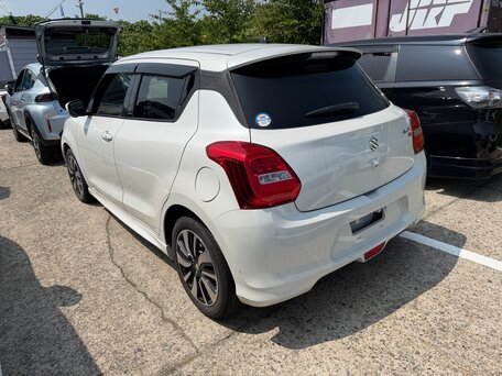 2017 Suzuki Swift V, белый, 810000 рублей, вид 3
