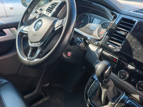 2018 Volkswagen Multivan T6, серый, 4800000 рублей - вид 15