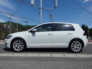 2017 Volkswagen Golf VII Рестайлинг, белый, 1390999 рублей, вид 4