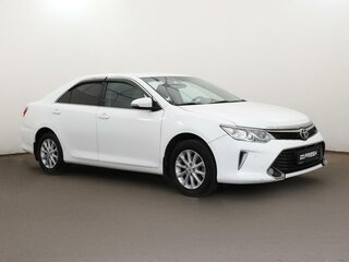 2016 Toyota Camry VII (XV50) Рестайлинг, белый, 1888000 рублей, вид 1