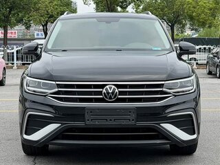 2023 Volkswagen Tiguan II Рестайлинг, чёрный, 2059000 рублей, вид 2