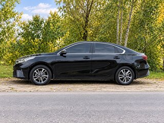 2022 Kia Cerato IV Рестайлинг, чёрный, 2349000 рублей, вид 3