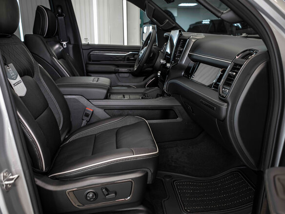 2026 Ram 1500 Crew Cab V Рестайлинг, серебристый, 9490000 рублей - вид 23