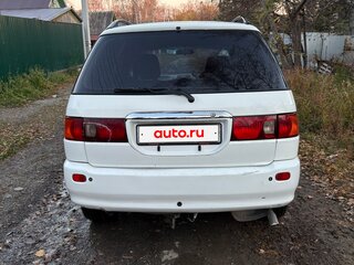 1996 Toyota Ipsum I (M10), белый, 350000 рублей, вид 3