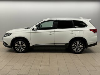 2019 Mitsubishi Outlander III Рестайлинг 3, белый, 2050000 рублей, вид 2