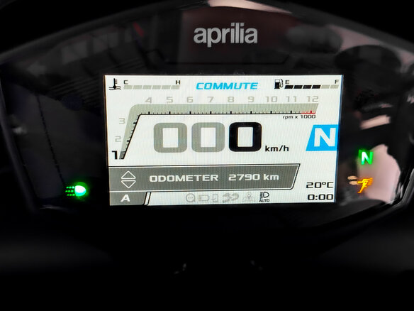 2023 Aprilia Tuono 660, серый, 925000 рублей - вид 14
