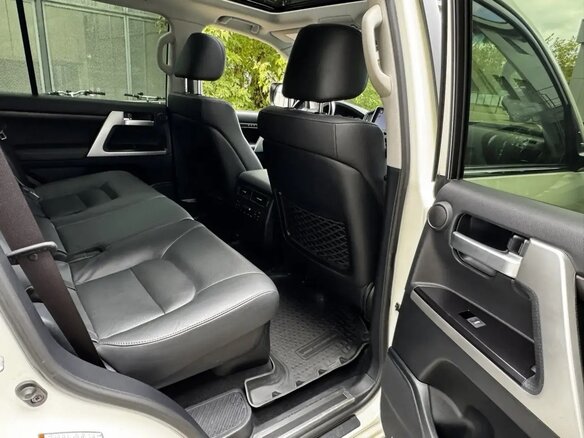 2019 Toyota Land Cruiser 200 Series Рестайлинг 2, белый, 9500000 рублей - вид 36