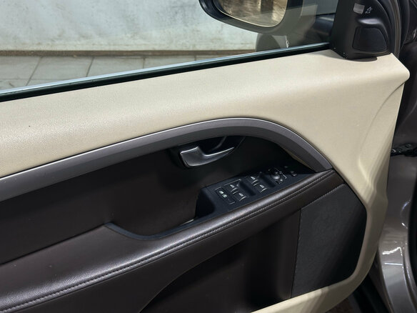 2011 Volvo XC70 II, бежевый, 1440000 рублей - вид 11