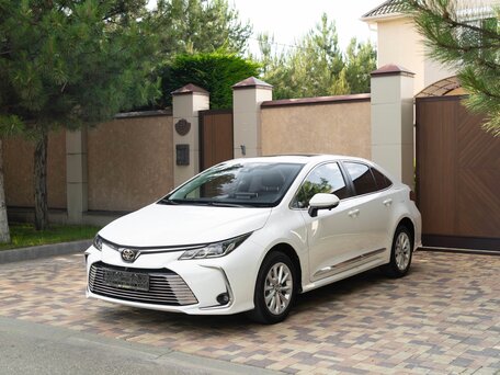 2022 Toyota Corolla XII (E210), белый, 1740000 рублей, вид 1