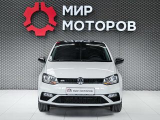 2018 Volkswagen Polo V Рестайлинг, белый, 1335000 рублей, вид 2