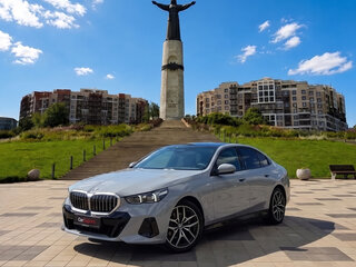 2026 BMW 5 серии 520i VIII (G60/G61/G68), серый, 7800000 рублей, вид 1