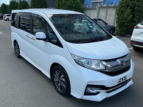 2016 Honda Stepwgn Spada V, белый, 1530000 рублей, вид 1