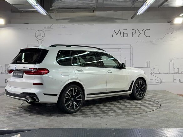 2022 BMW X7 40d I (G07), белый, 9495000 рублей - вид 8