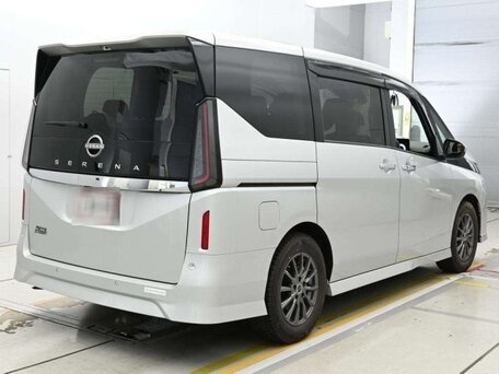 2023 Nissan Serena VI (C28), белый, 2400000 рублей, вид 3