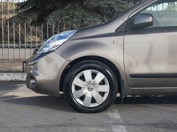 2013 Nissan Note I Рестайлинг, коричневый, 700000 рублей - вид 8