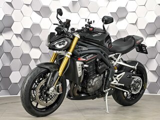 2021 Triumph Speed Triple, чёрный, 1329000 рублей, вид 2