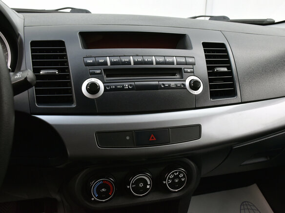 2011 Mitsubishi Lancer X Рестайлинг, белый - вид 11