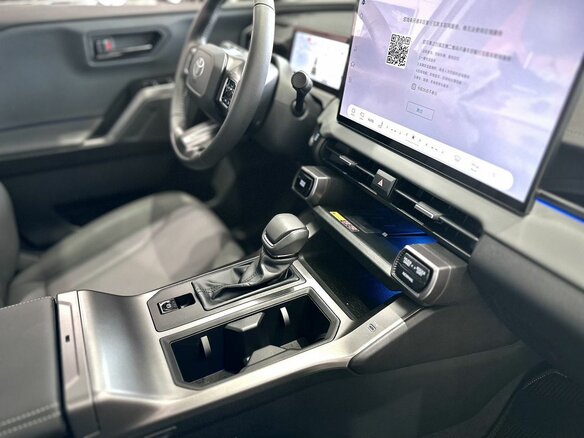 2026 Toyota RAV4 VI (XA60), серый - вид 17