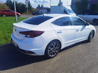 2018 Hyundai Avante VI Рестайлинг, белый, 1510000 рублей, вид 4